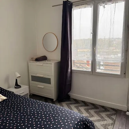 Ris Orangis Apartment *