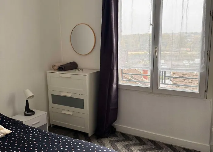 Ris Orangis Apartment *